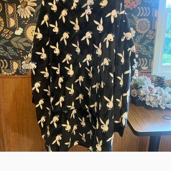 Tops - Iso: Not For Sale!!!!Black and White Playboy Bunny Hoodie. In Size Xl Or 2x
